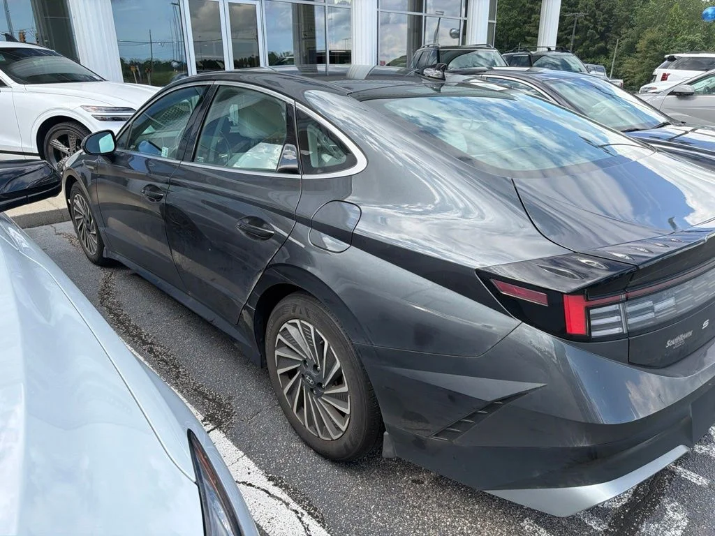 Used 2024 Gray Hyundai SEL image 3