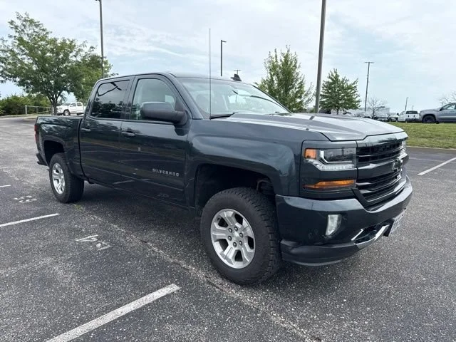 Used 2017 GRAPHITE METALLIC Chevrolet LT image 4