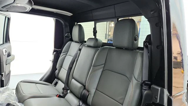 New 2026 Black Clear-Coat Exterior Paint Jeep Mojave X image 18
