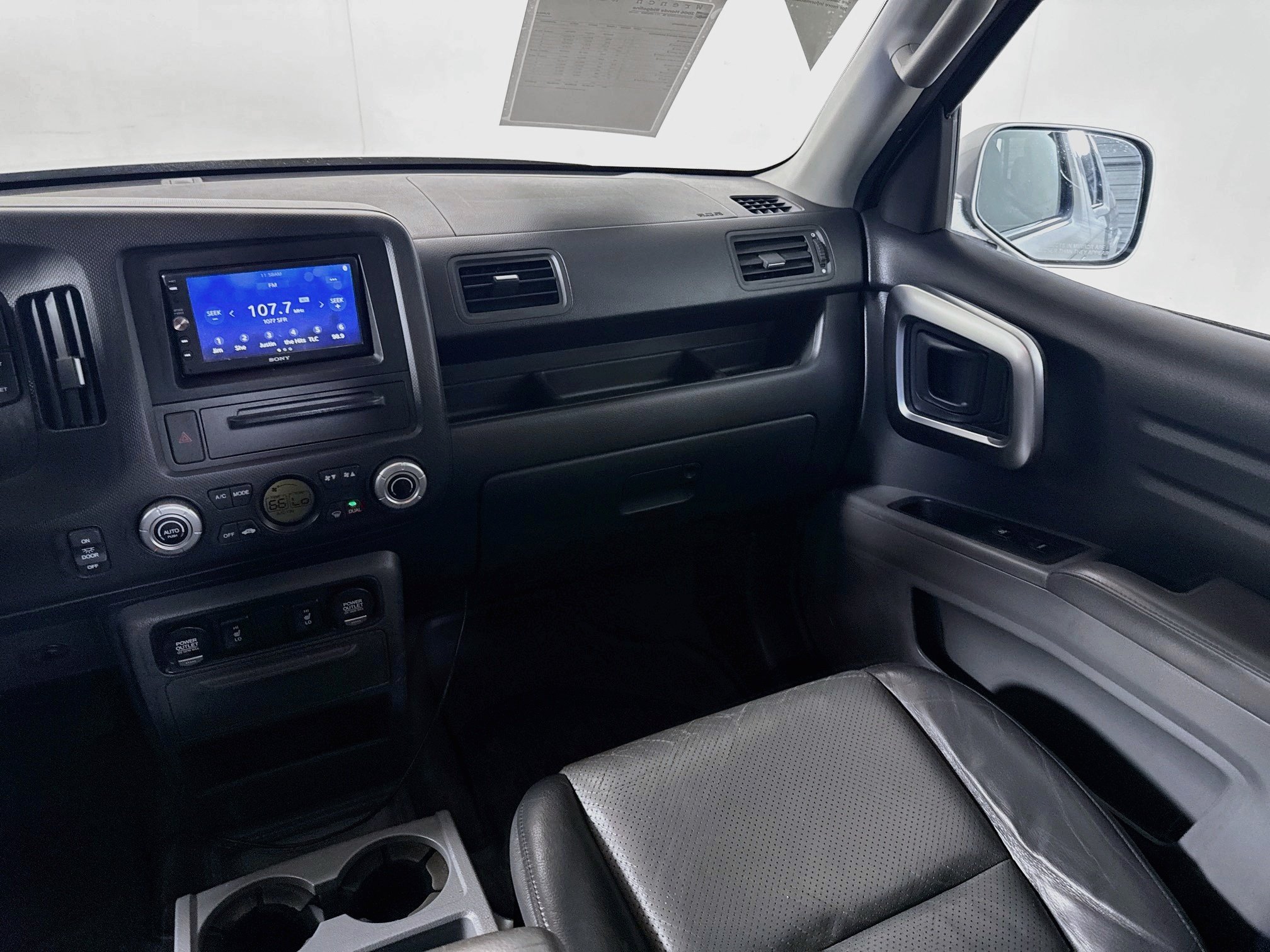 Used 2006 Billet Silver Metallic Honda RTL image 24