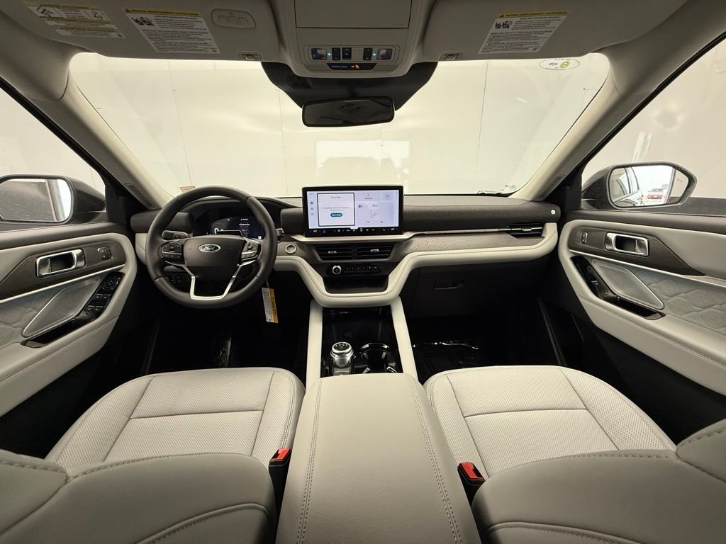 New 2026 Agate Black Metallic Ford Platinum™ image 4