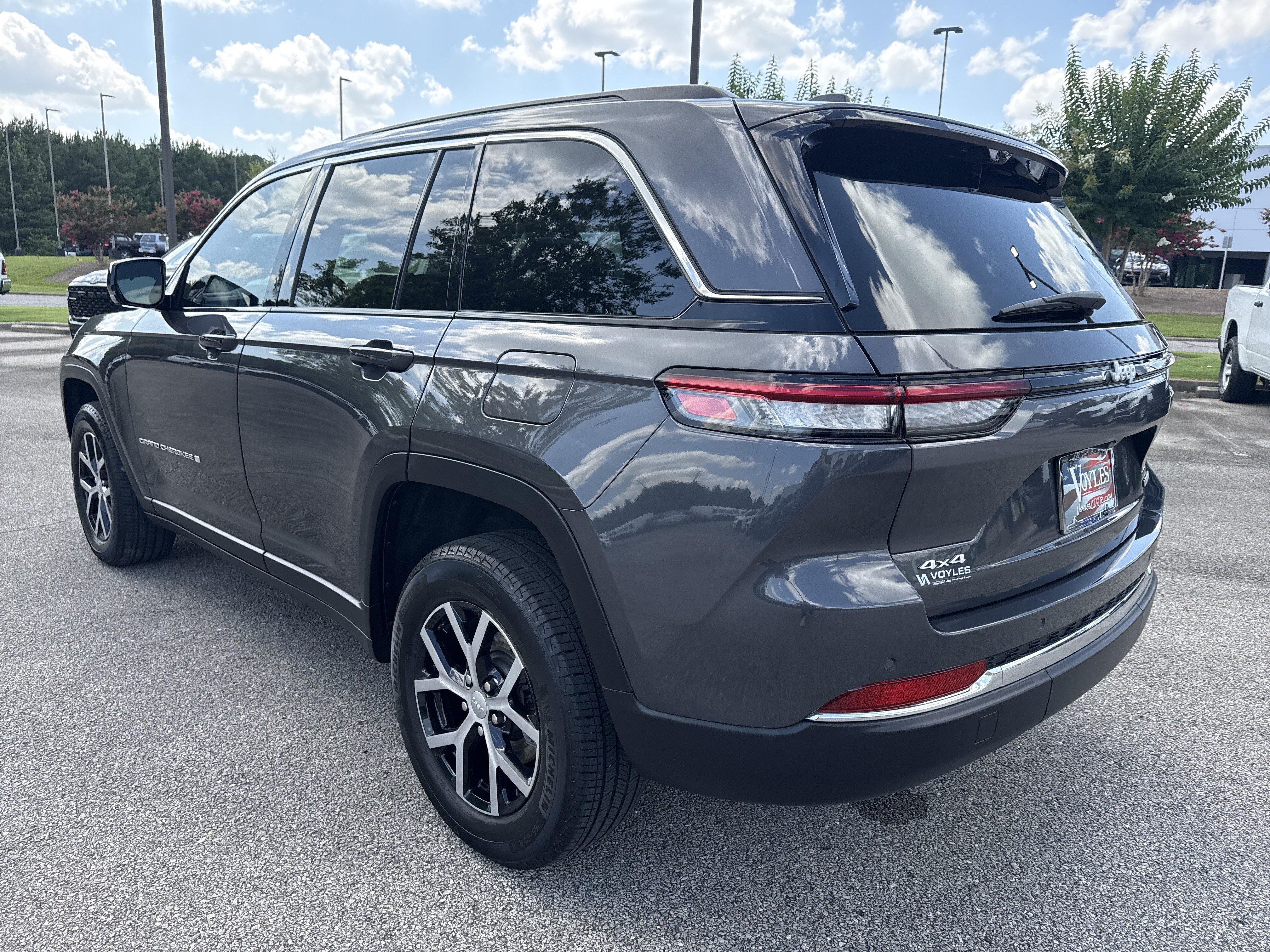 Used 2024 Baltic Gray Metallic Clearcoat Jeep Limited image 11