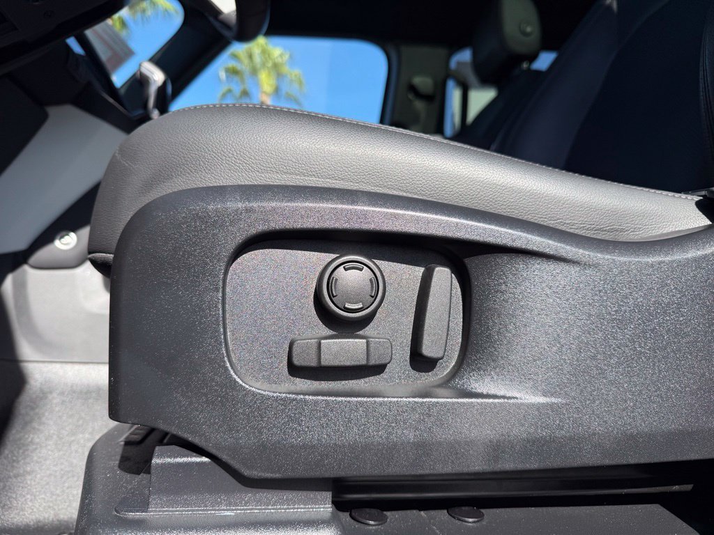 Used 2023 Tasman Blue Metallic Land Rover S image 13