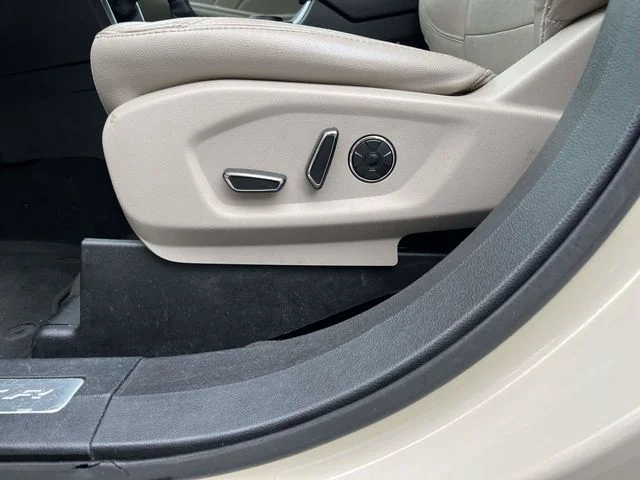 Used 2018 Platinum Dune Metallic Ford Limited image 19