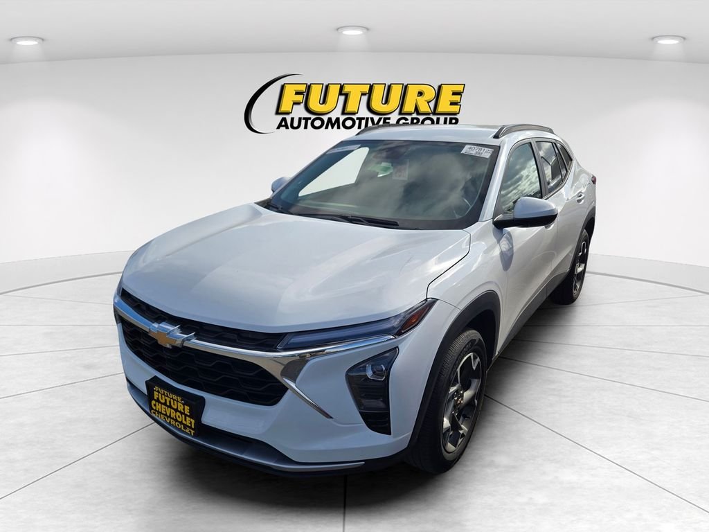 Used 2025 White Chevrolet LT image 3