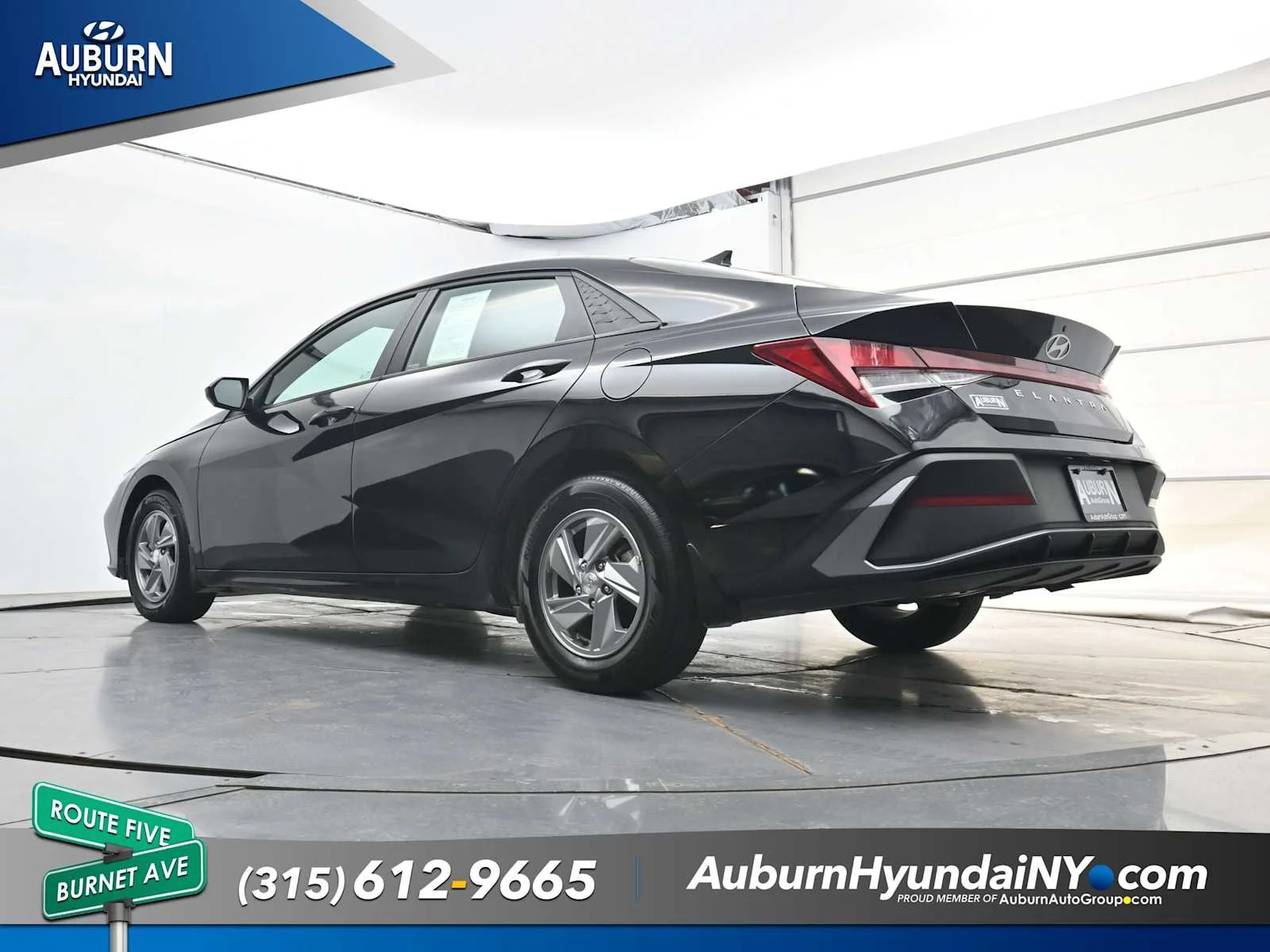 Used 2024 Abyss Black Hyundai SE image 19