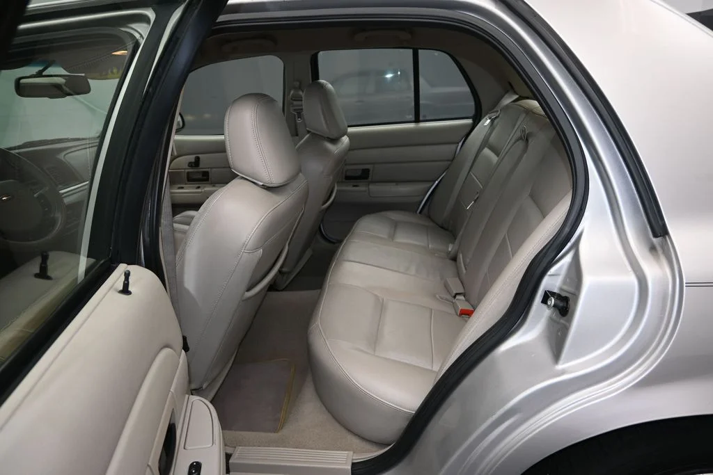 Used 2006 Silver Ford LX image 14