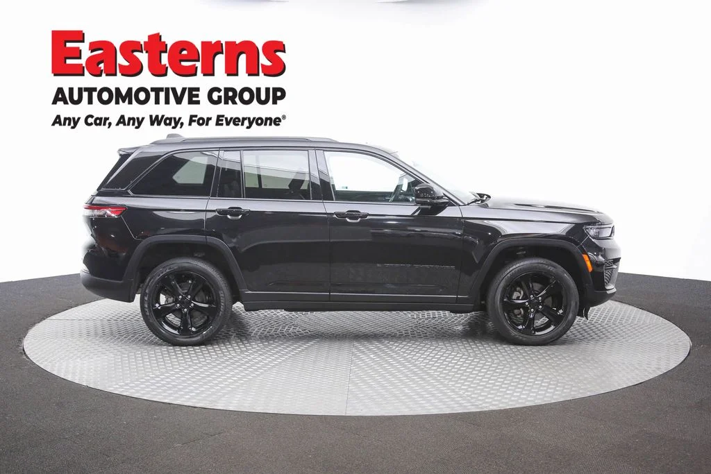 Used 2024 Black Jeep Altitude image 46