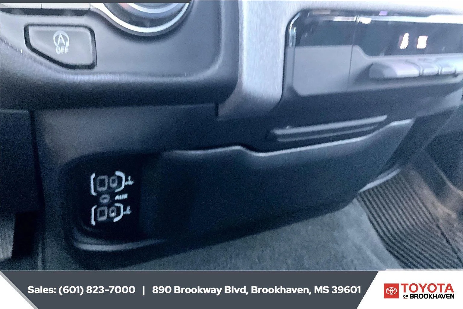 Used 2024 Patriot Blue Pearlcoat Ram Tradesman image 23