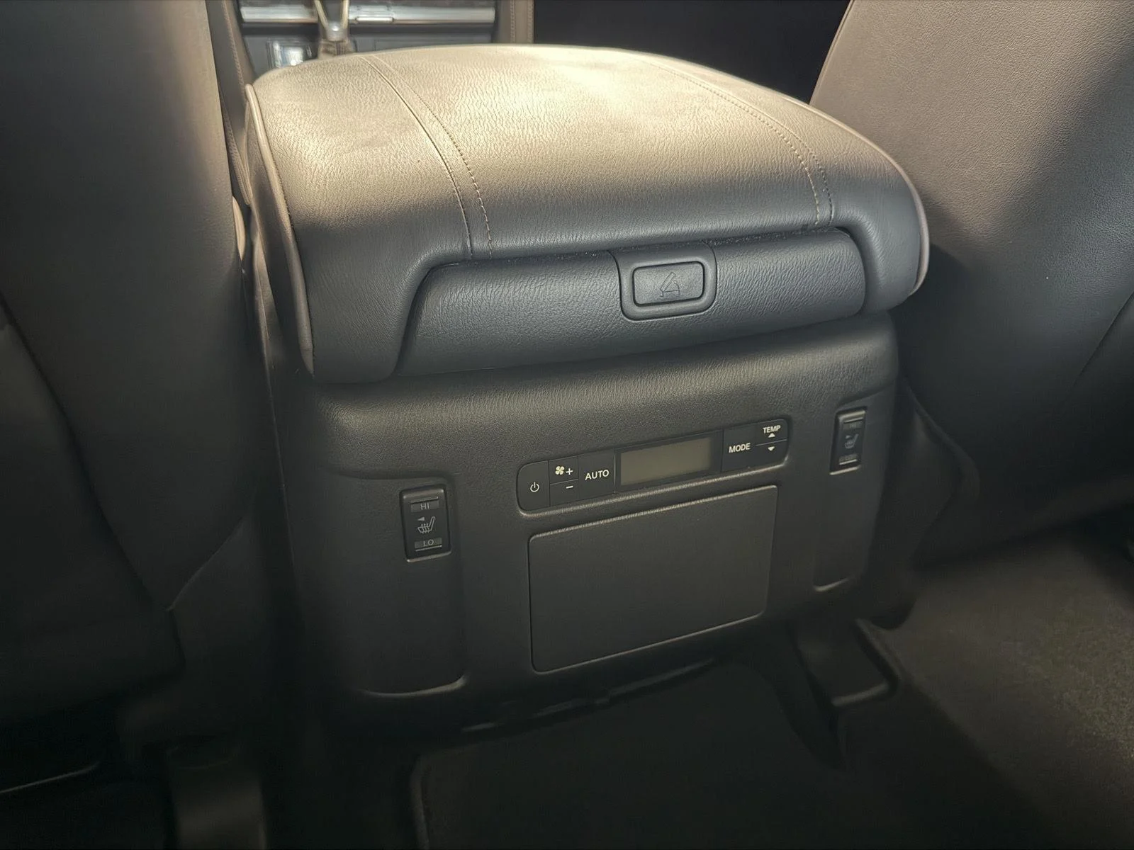Used 2024 Aspen White Tricoat Nissan Platinum image 9