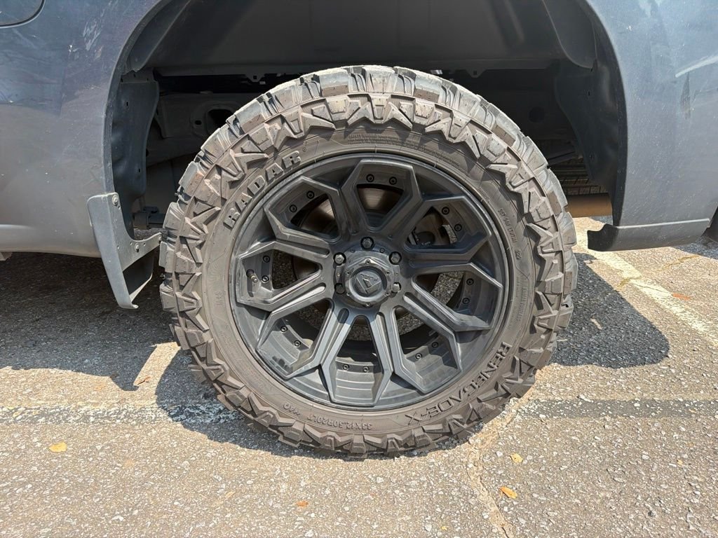 Used 2020 Gray Chevrolet Custom image 11
