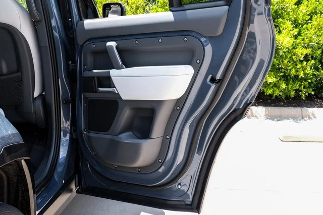 New 2026 Tasman Blue Land Rover X-Dynamic SE image 55