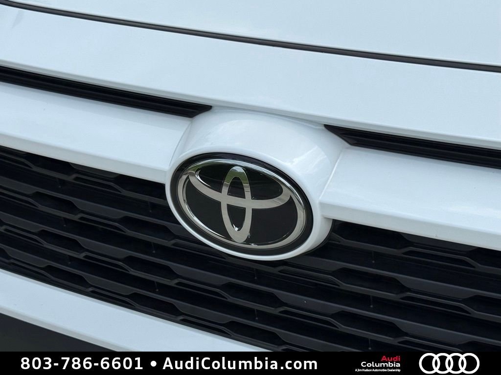 Used 2025 Beige Toyota XLE Premium image 7