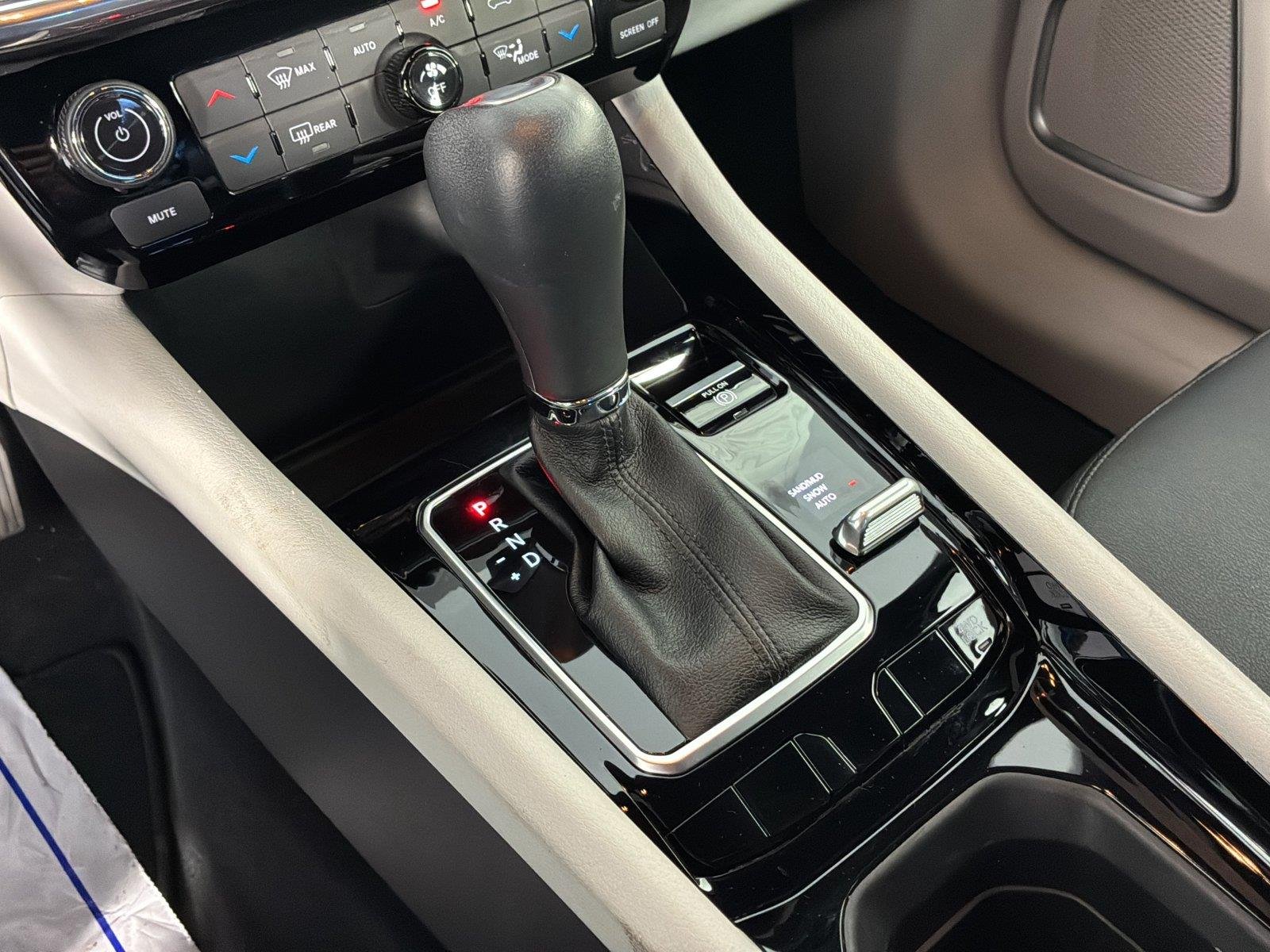 Used 2023 Laser Blue Pearlcoat Jeep Limited image 27