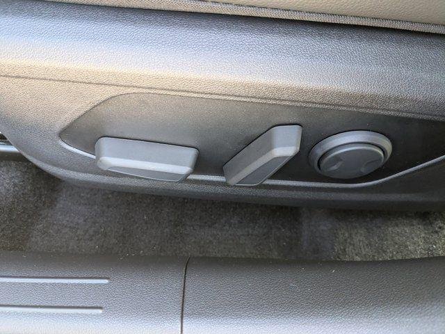 2025 Hyundai Elantra Limited - Photo 45