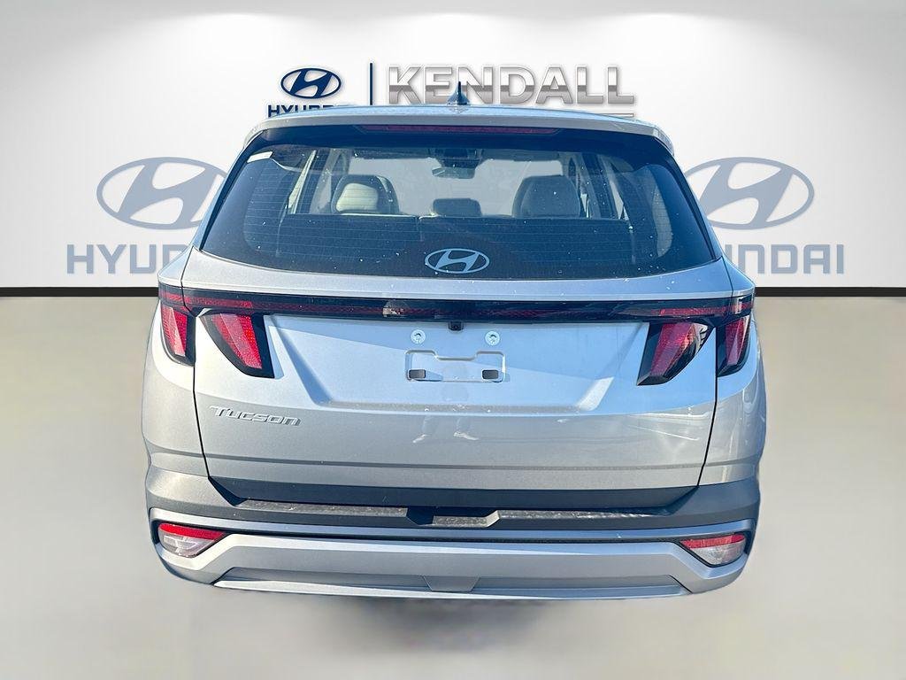New 2026 Shimmering Silver Hyundai SE FWD image 5