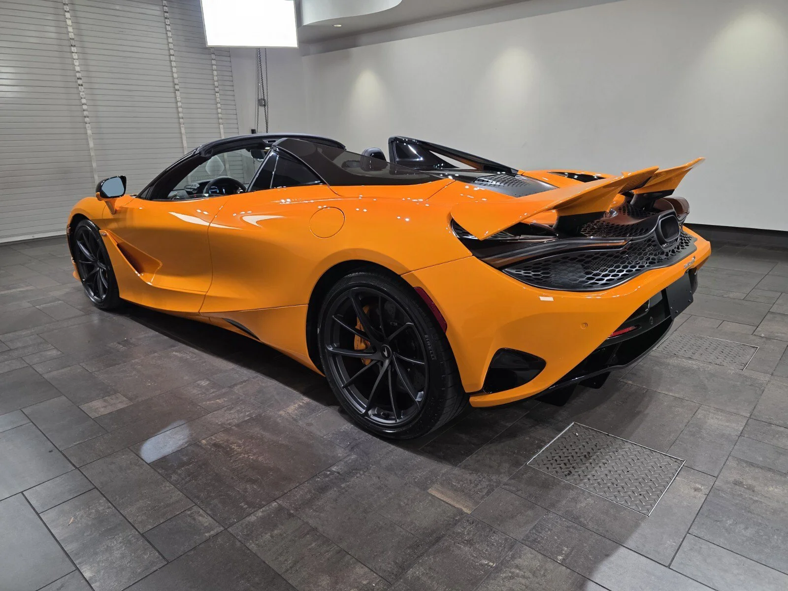 New 2027 McLaren Orange McLaren Spider image 4