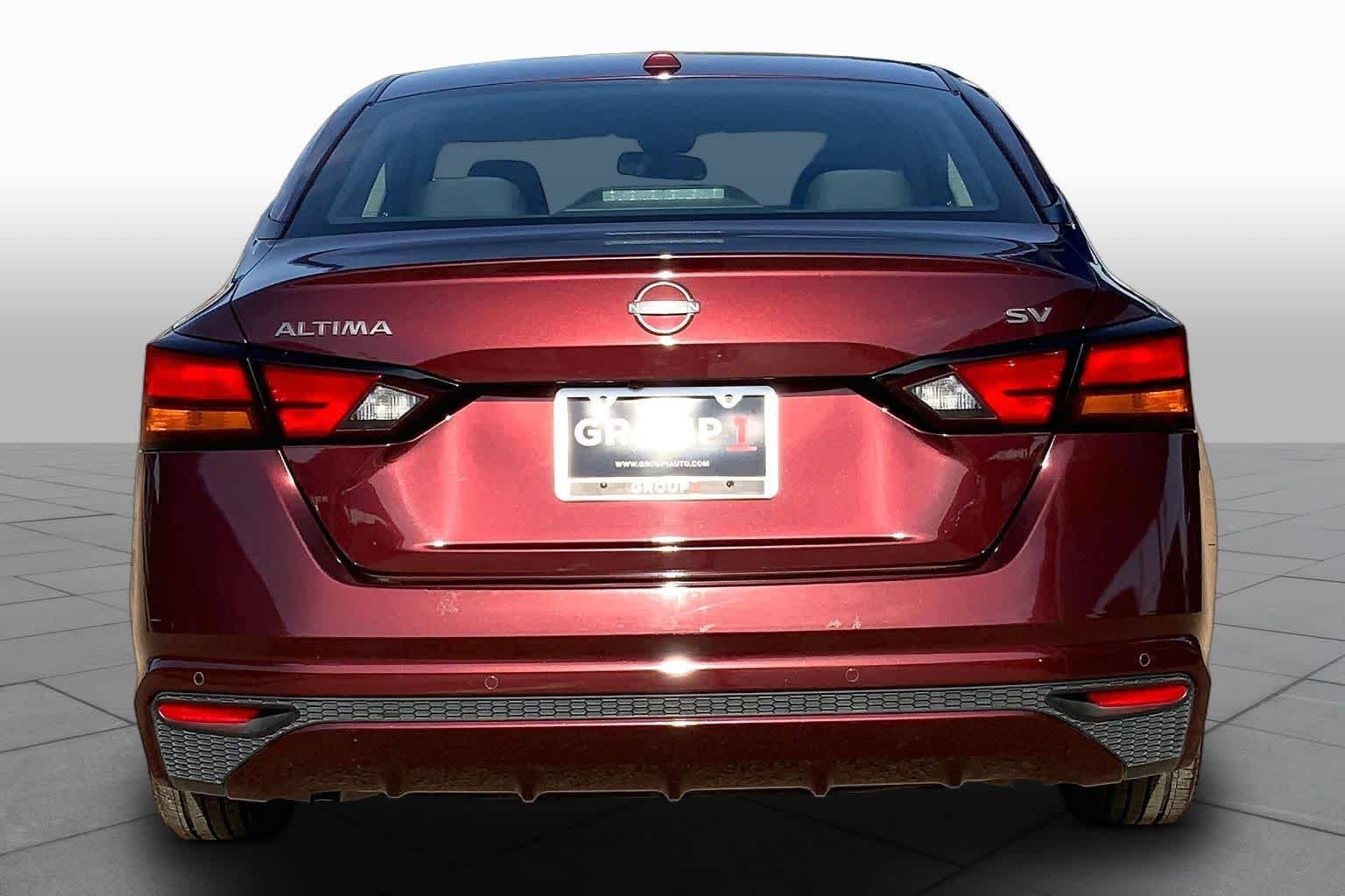 Used 2023 Garnet Pearl Metallic Nissan 2.5 SV image 5