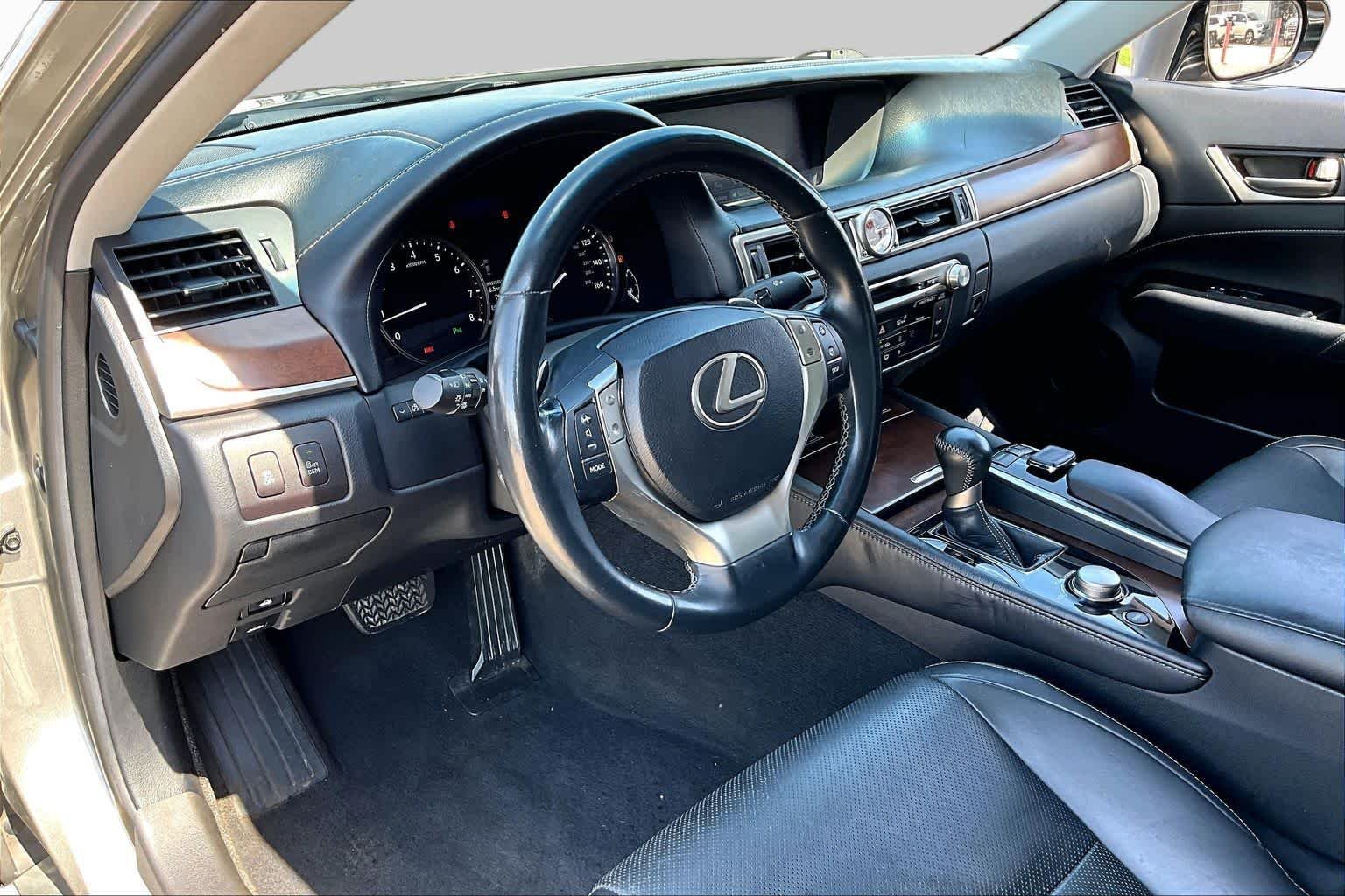 Used 2015 Atomic Silver Lexus  image 18