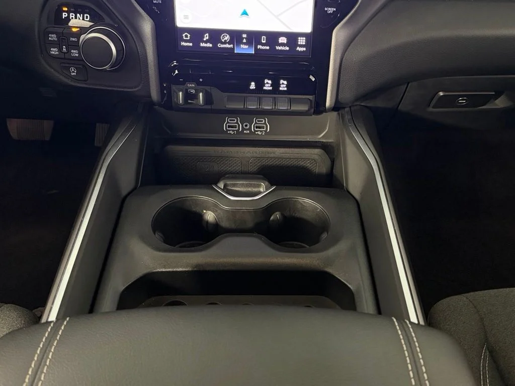 Used 2025 White Ram Big Horn/Lone Star image 17