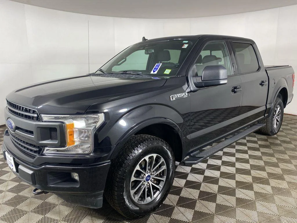 Used 2019 Black Metallic Ford XLT image 4