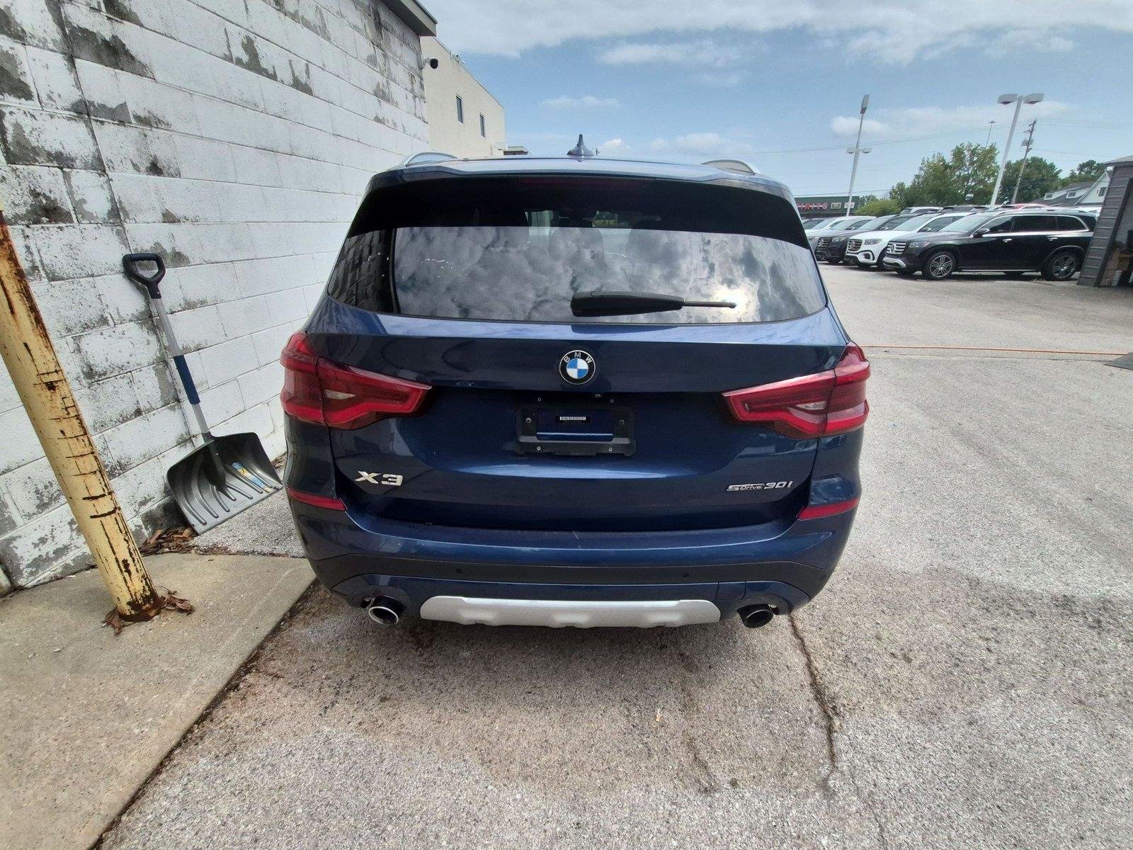 Used 2019 Phytonic Blue Metallic BMW sDrive30i image 4