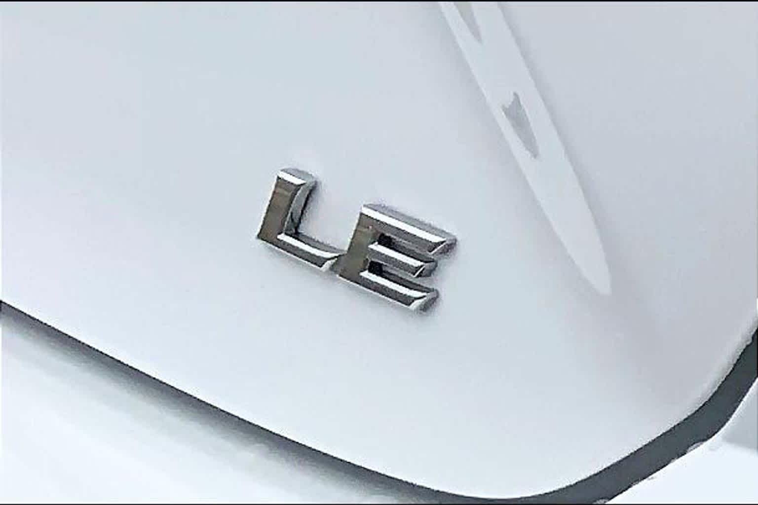Used 2025 Ice Cap Toyota LE image 30