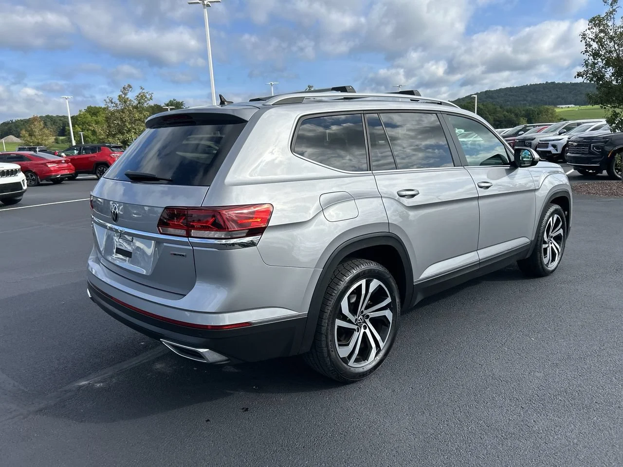 Used 2022 Gray Volkswagen 2.0T SEL image 7