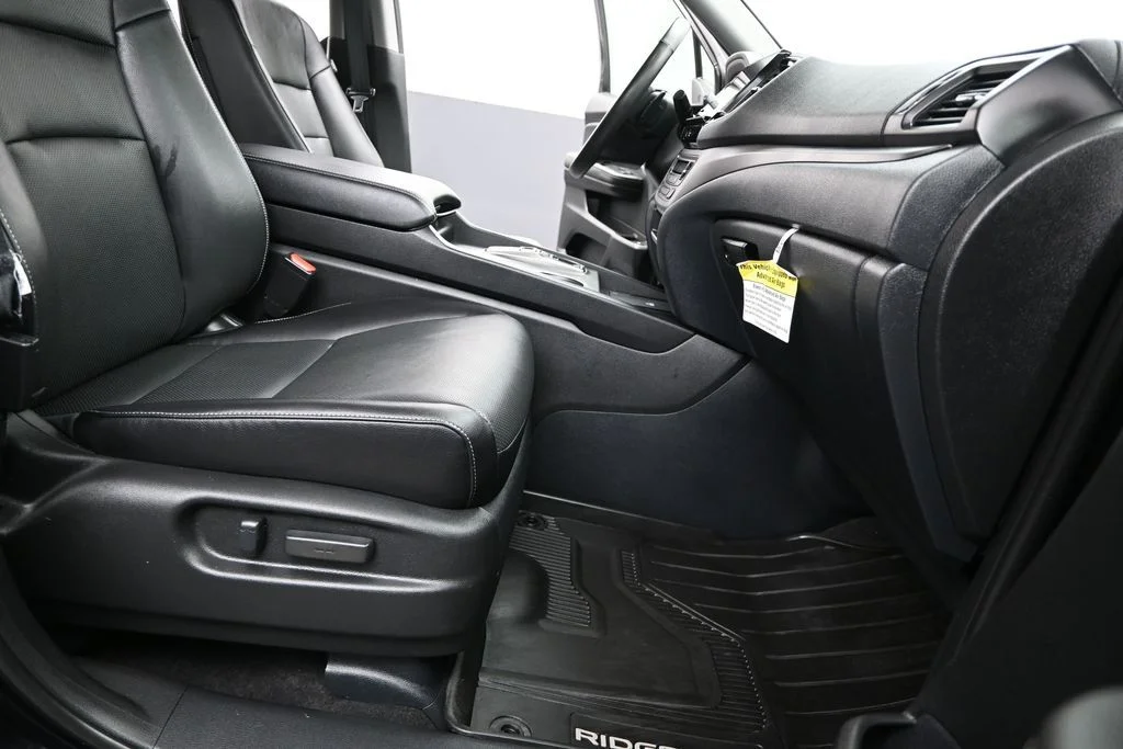 Certified Used 2024 Crystal Black Pearl Honda RTL image 22