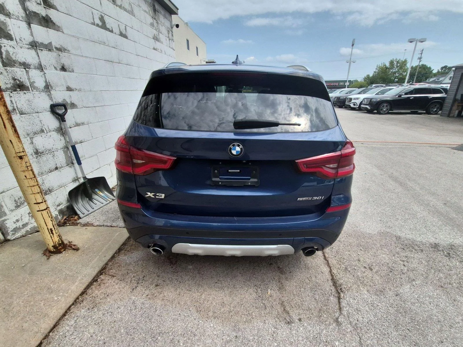 Used 2019 Phytonic Blue Metallic BMW sDrive30i image 4