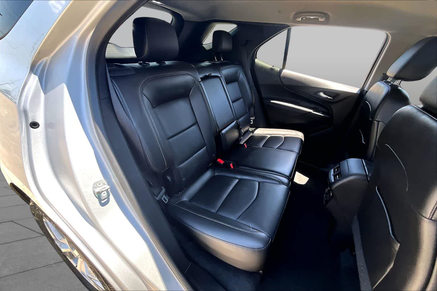Used 2018 Silver Ice Metallic Chevrolet Premier image 20
