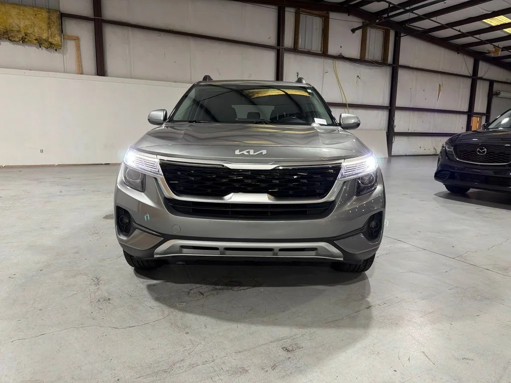 Used 2023 Gray Kia Nightfall image 2