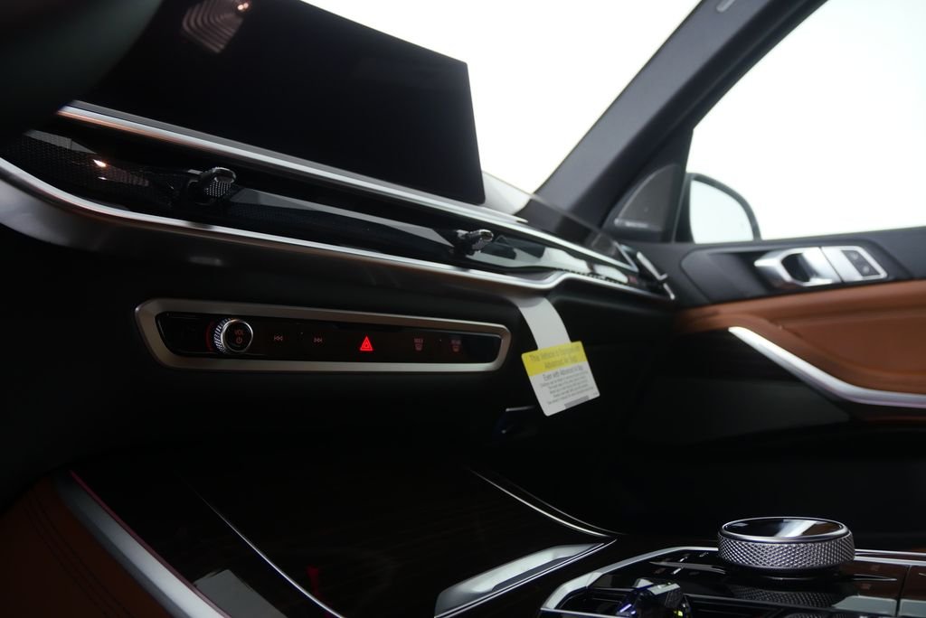 New 2026 Dravit Grey Metallic BMW xDrive50e image 20