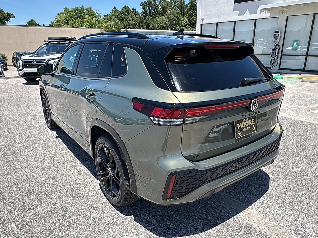 New 2026 Avocado Green w/ Deep Black Roof Volkswagen SE R-Line Black FWD image 5