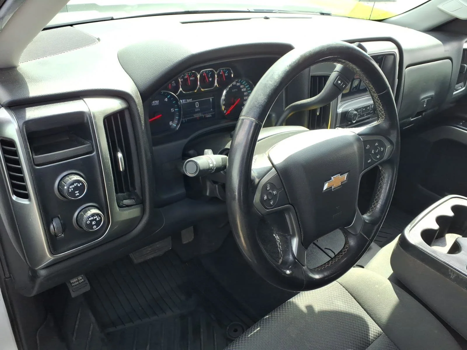 Used 2018 Summit White Chevrolet LT image 8