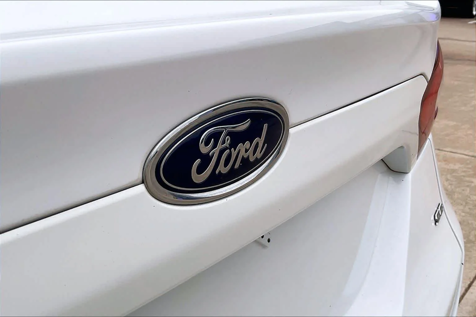 Used 2014 Oxford White Ford SE image 28