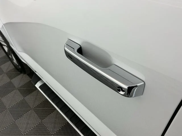 New 2025 Oxford White Ford Lariat image 14