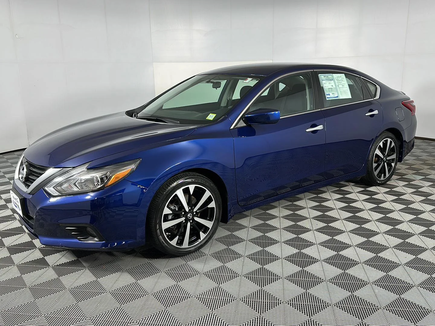 Used 2018 Deep Blue Pearl Nissan 2.5 SR image 13