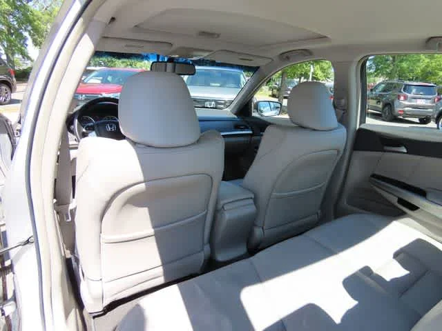 Used 2008 Alabaster Silver Metallic Honda  image 12