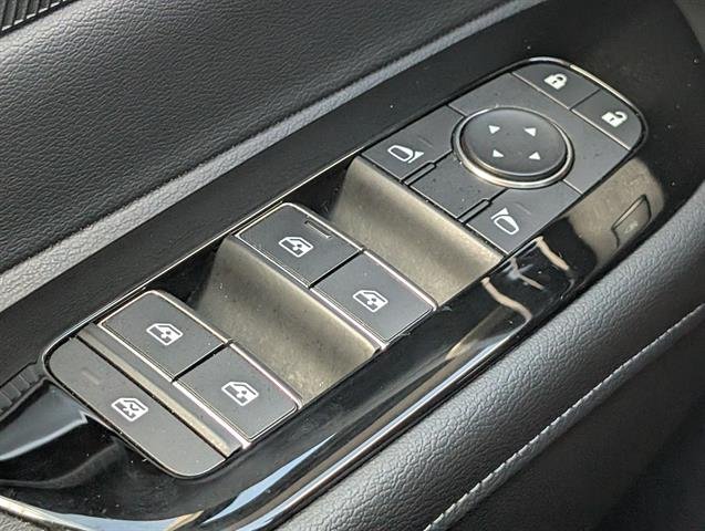 Used 2025  Nissan SV image 21