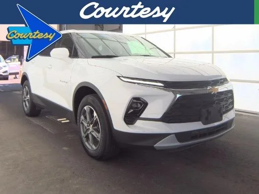 Used 2025 White Chevrolet LT image 1