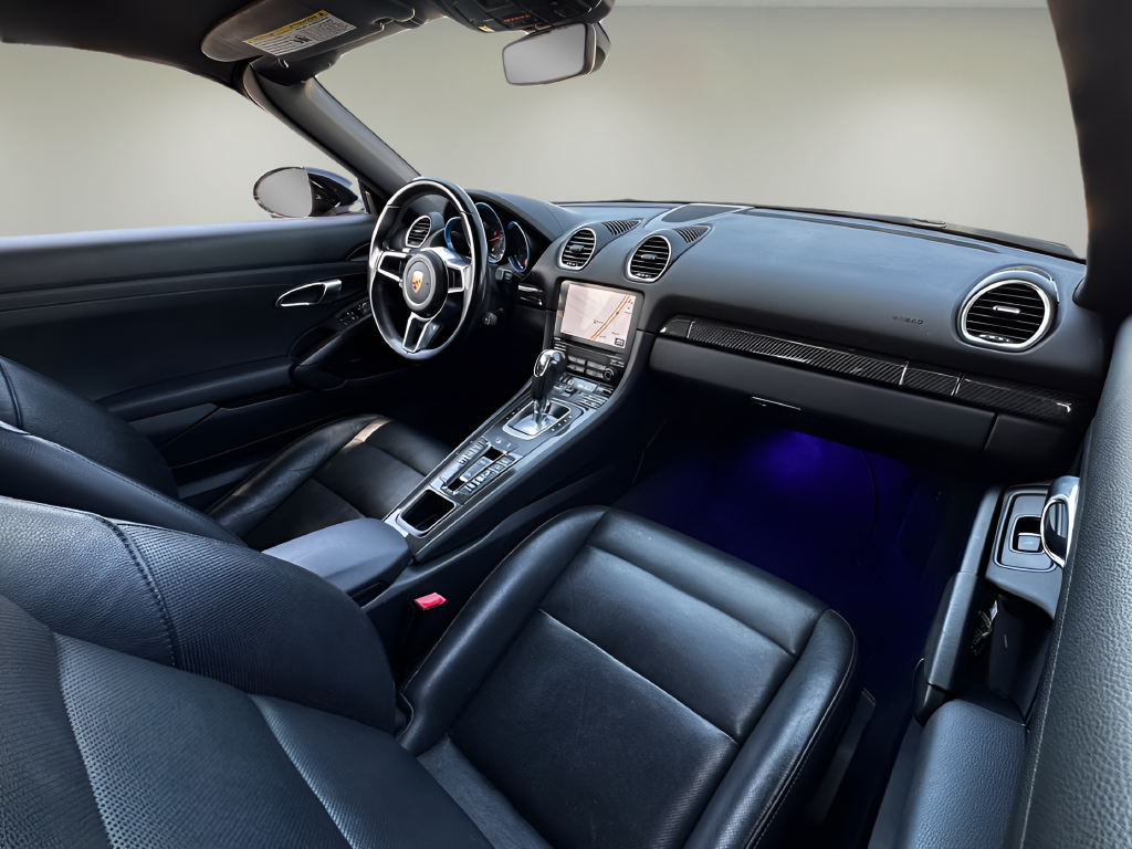 Used 2017  Porsche Base image 19