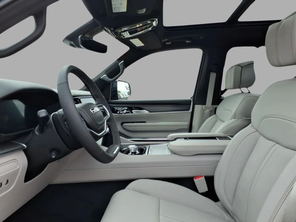 New 2026 High Gloss Black Exterior Paint Jeep Summit Obsidian image 5