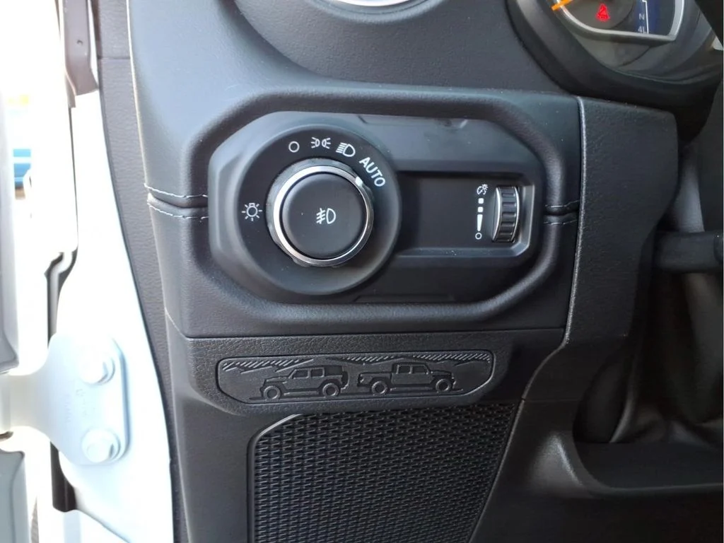 Used 2024 White Jeep Sahara image 22
