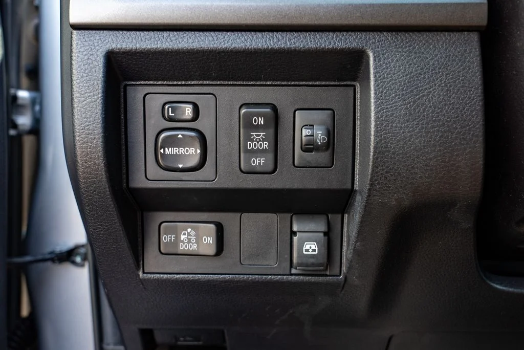 Used 2017 Silver Toyota SR5 image 21