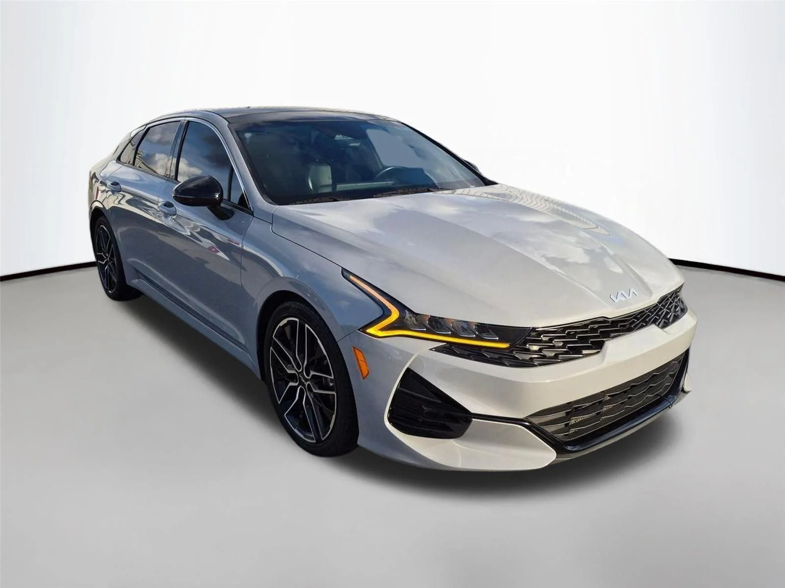 Used 2024 Wolf Gray Kia GT image 3