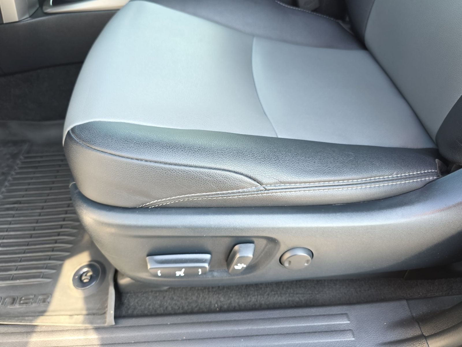 Used 2022 Silver Toyota SR5 Premium image 27