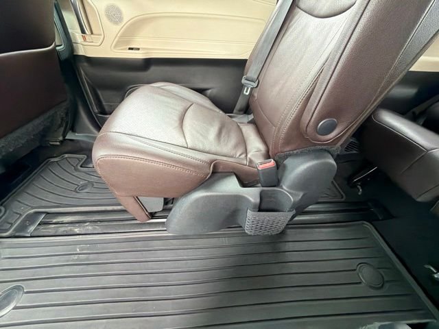 Used 2024 Green Toyota Platinum image 19