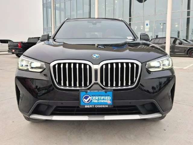 Used 2024 Black BMW sDrive30i image 3