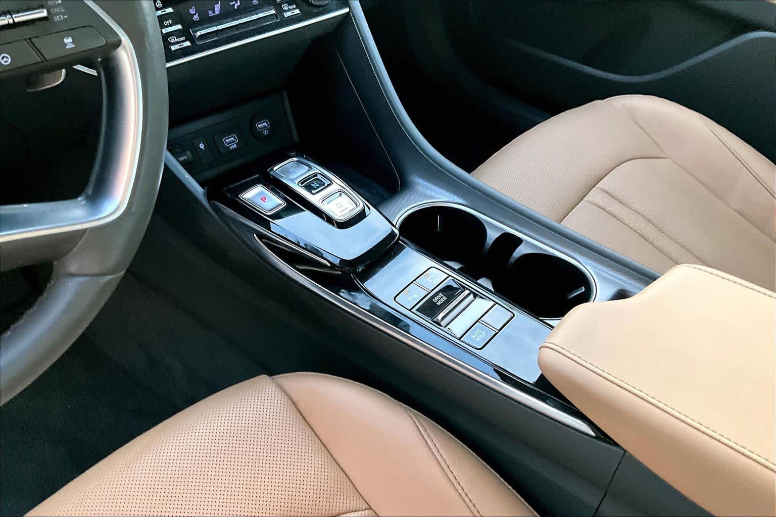 Used 2021 Hyper White Hyundai Limited image 13